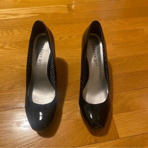 Madden Girl Glossy round toe heels